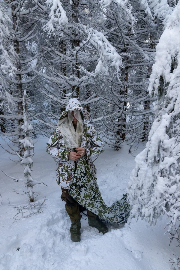 Abstieg vom Gipfel der Achtermannshoehe, Harz im Schnee
